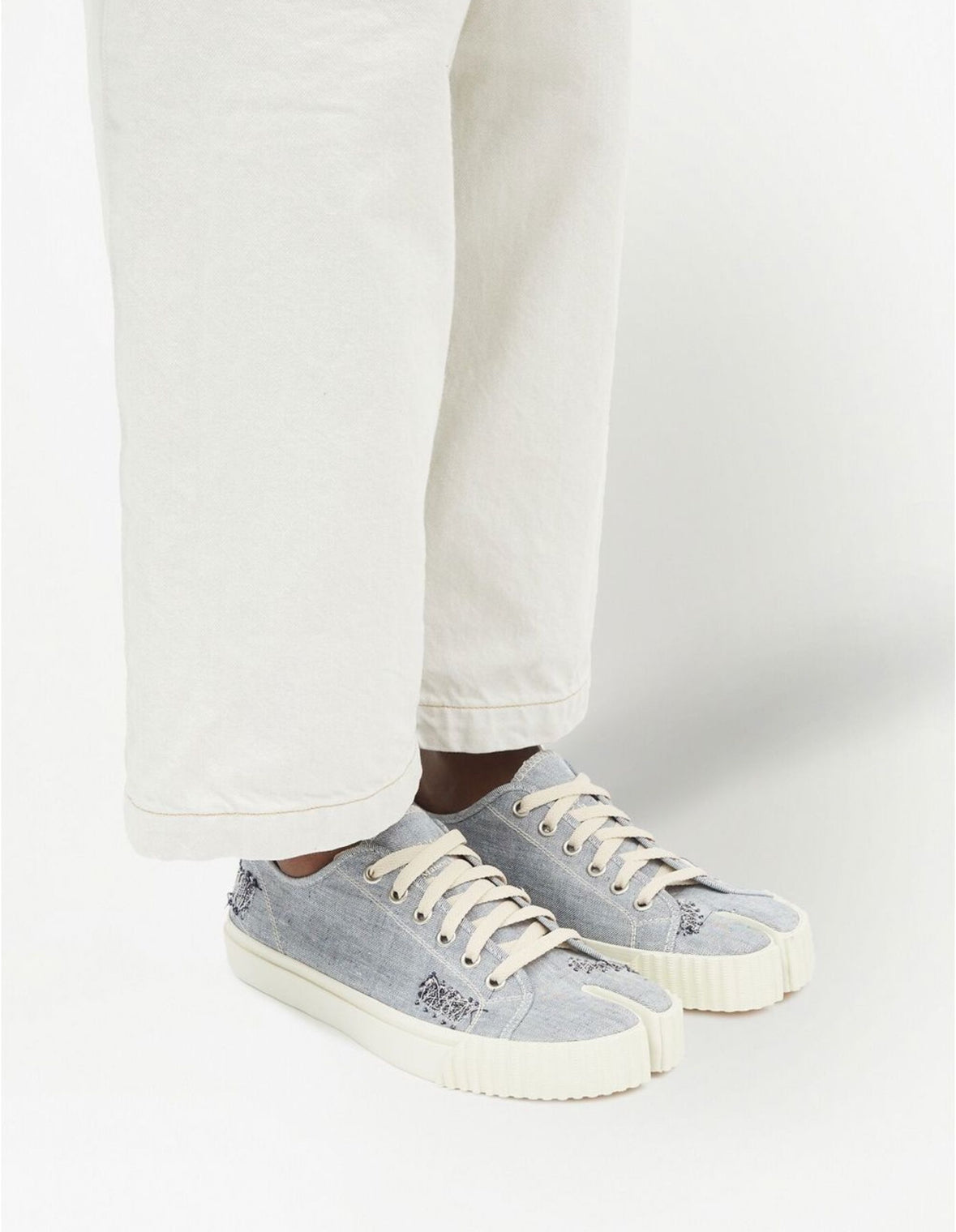 Maison Margiela
Tabi embroidered low-top sneakers