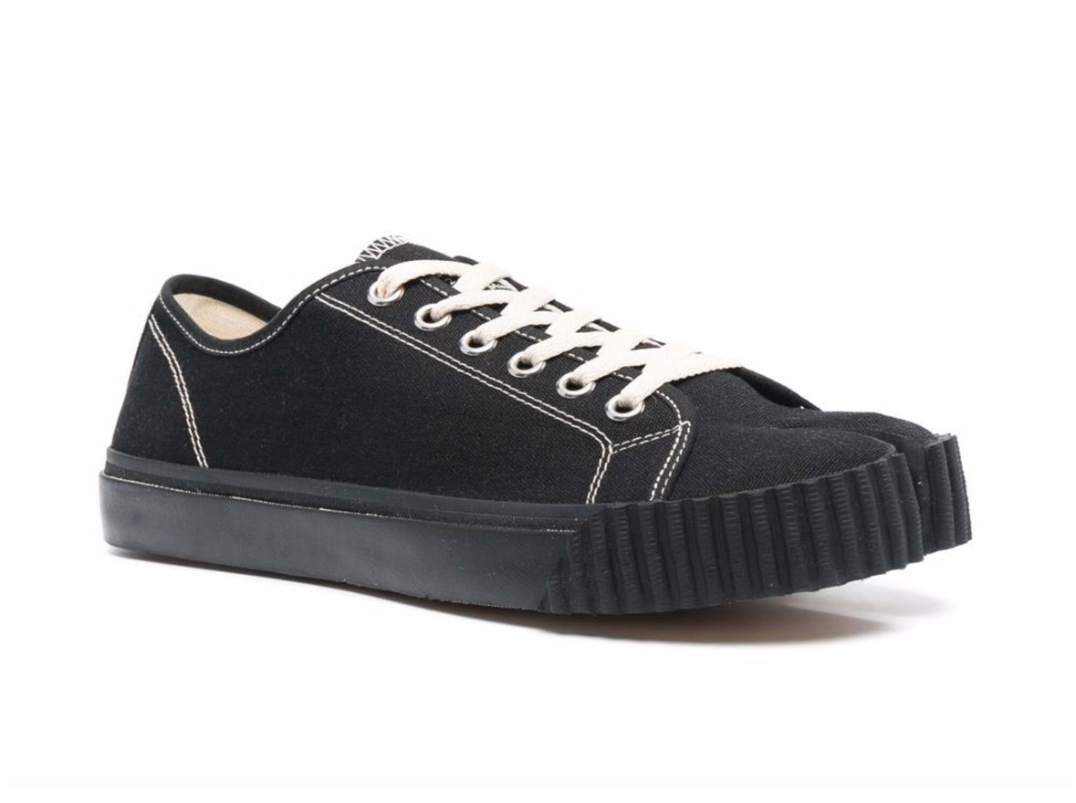 Maison Margiela
Tabi low-top sneakers