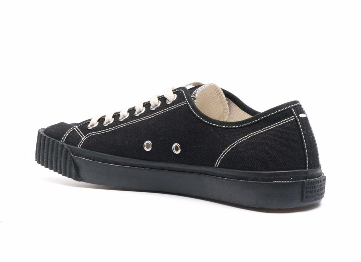 Maison Margiela
Tabi low-top sneakers