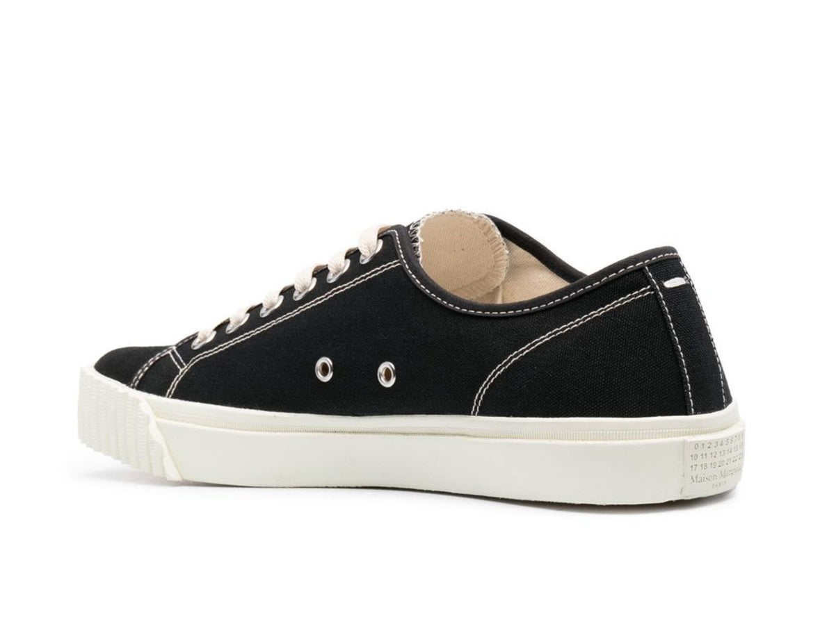Maison Margiela
Tabi low-top sneakers