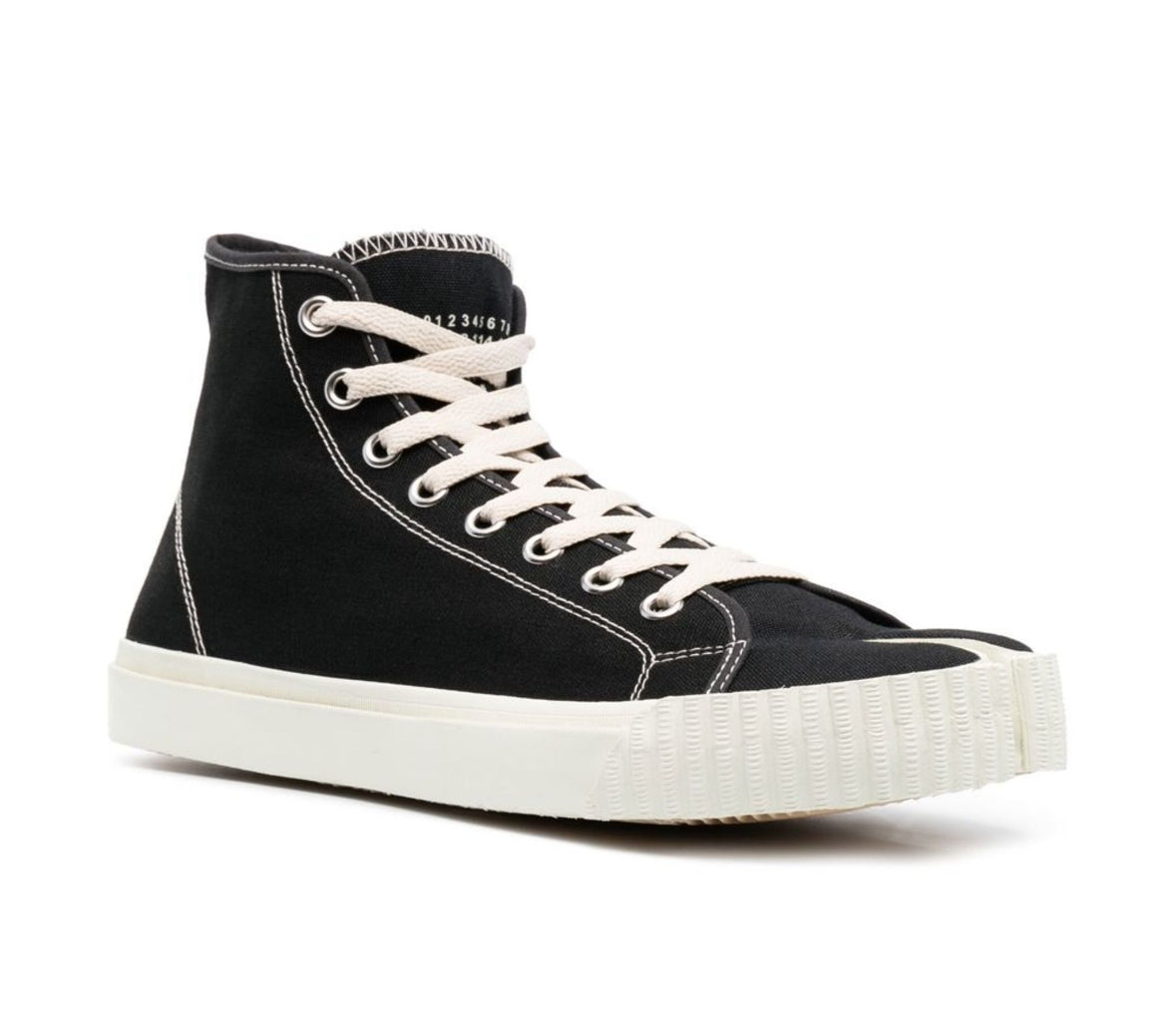 Maison Margiela
Tabi high-top sneakers