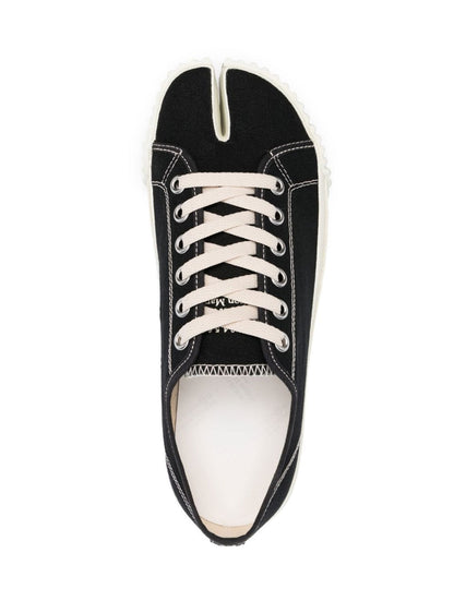 Maison Margiela
Tabi low-top sneakers